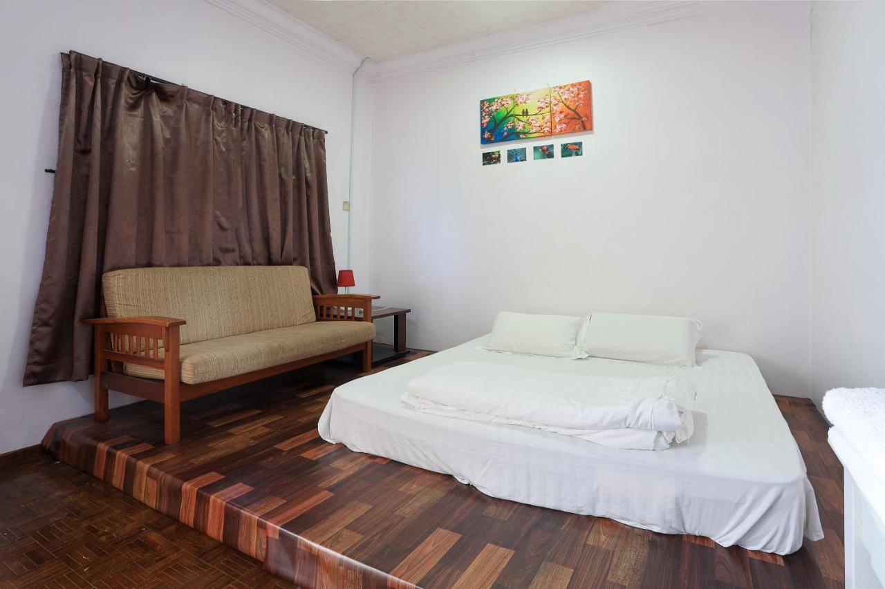 Oyo Home 90229, 3 Little Birds Homestay 4Bhk Malacca ภายนอก รูปภาพ