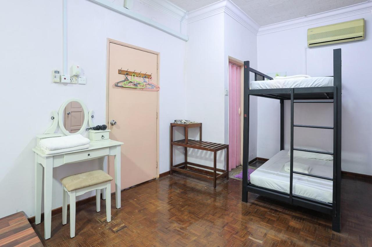 Oyo Home 90229, 3 Little Birds Homestay 4Bhk Malacca ภายนอก รูปภาพ