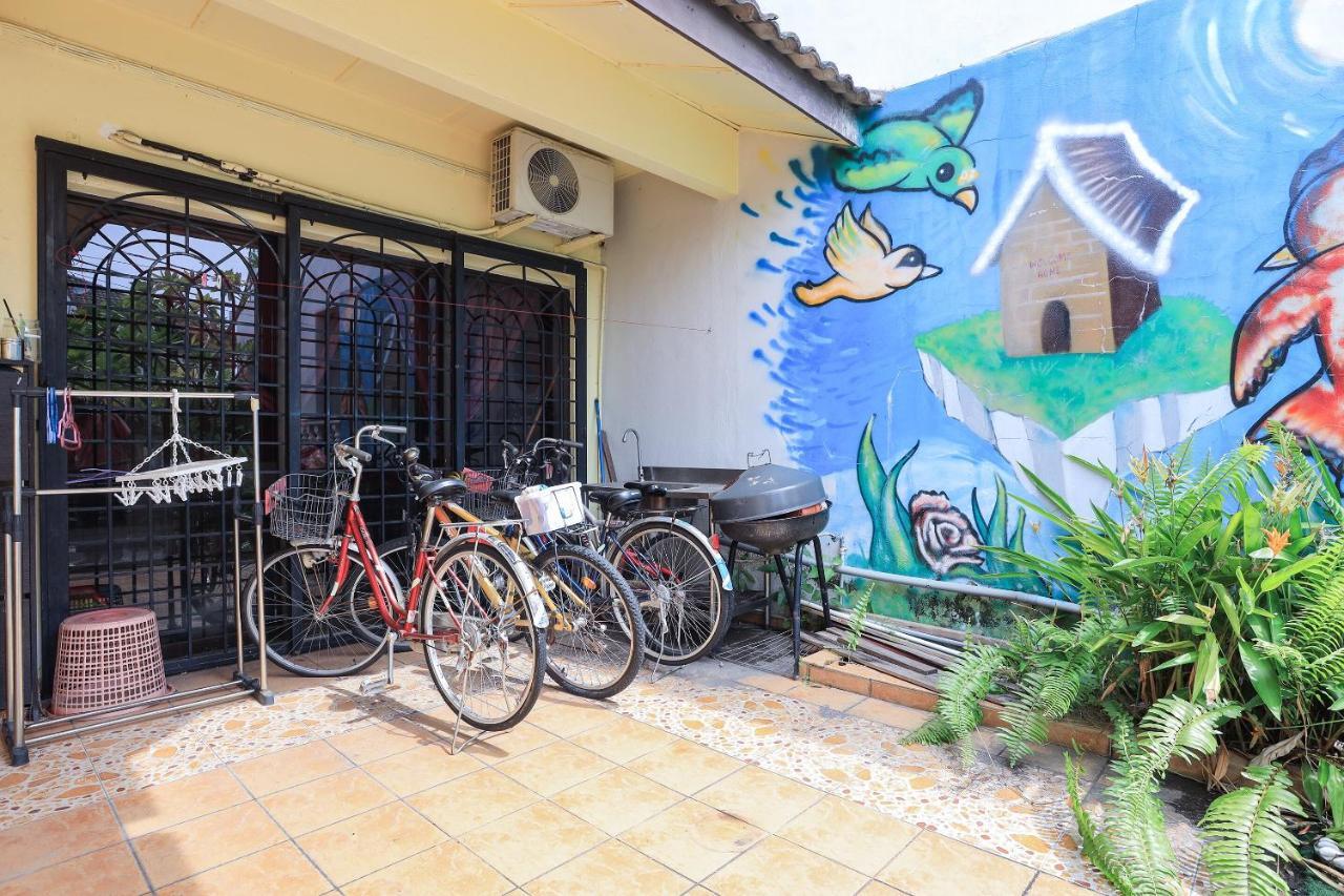 Oyo Home 90229, 3 Little Birds Homestay 4Bhk Malacca ภายนอก รูปภาพ