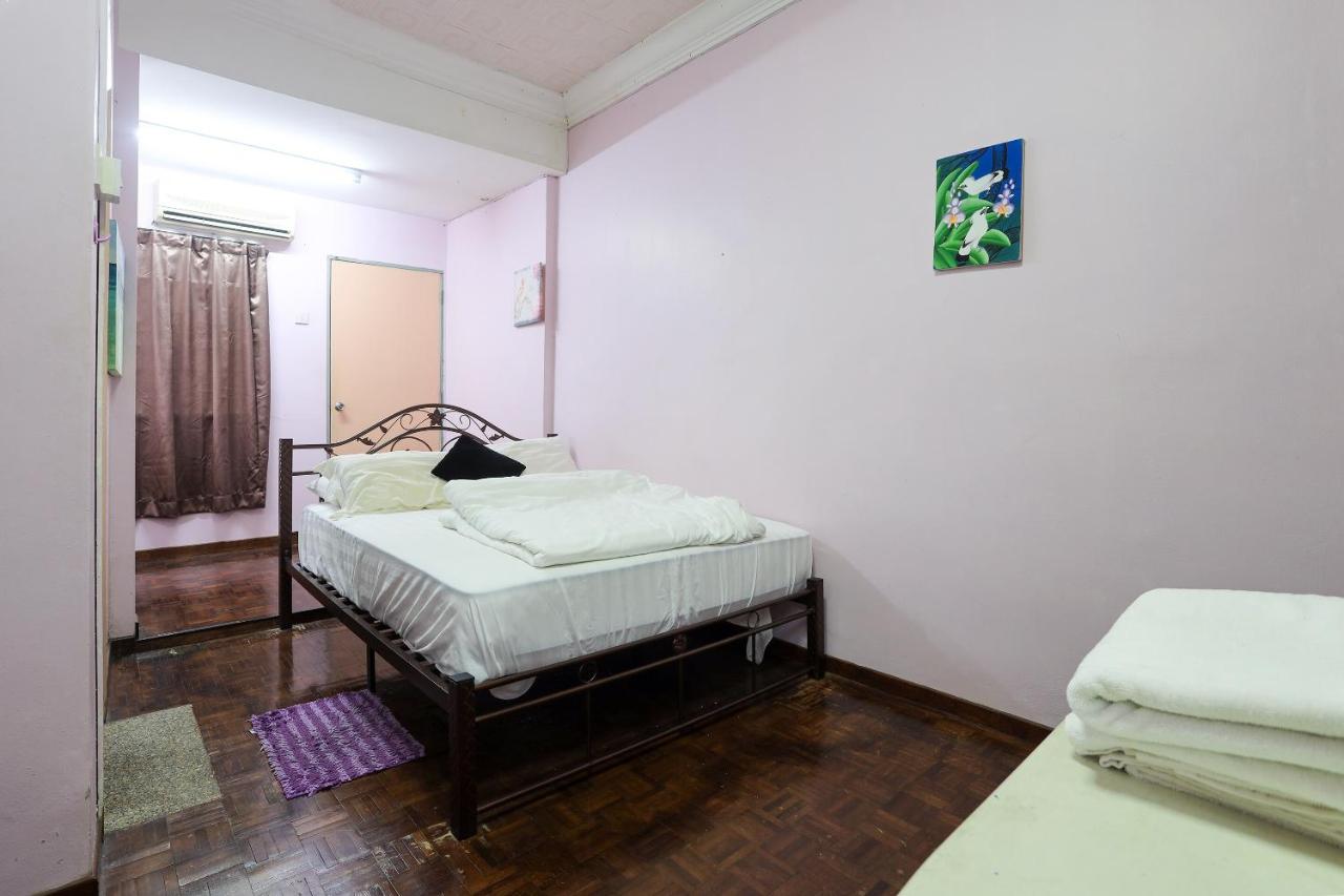 Oyo Home 90229, 3 Little Birds Homestay 4Bhk Malacca ภายนอก รูปภาพ